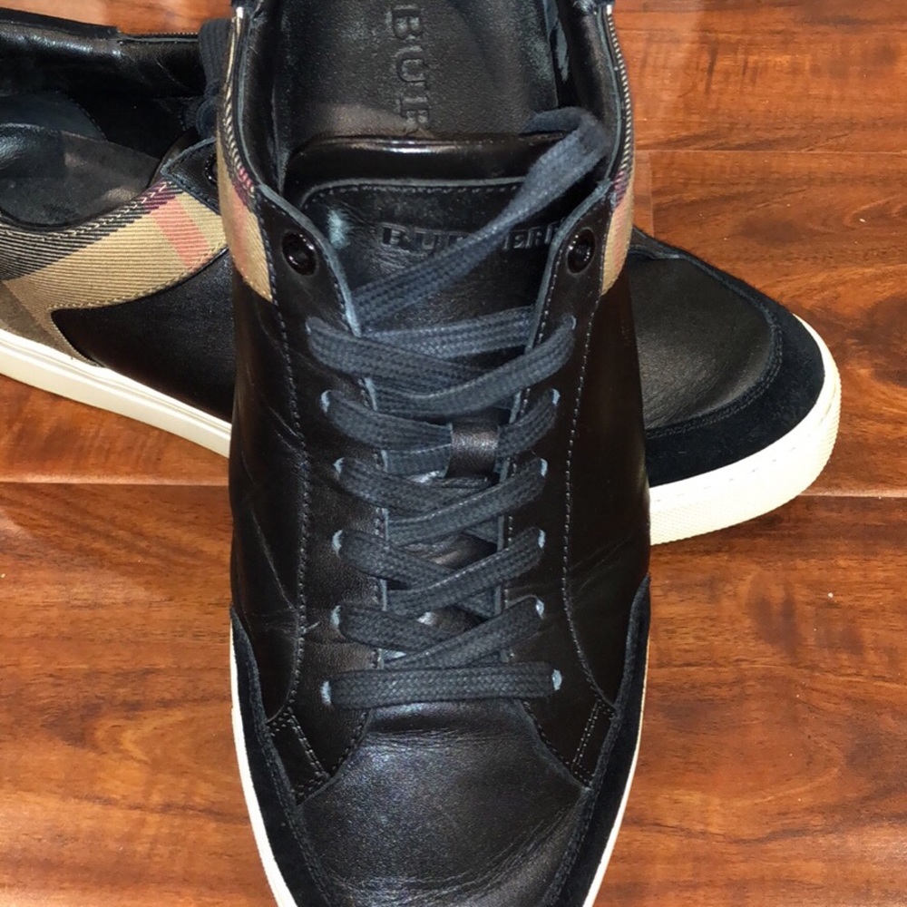 Lightly used Burberry shoes - Picture 2 of 6
